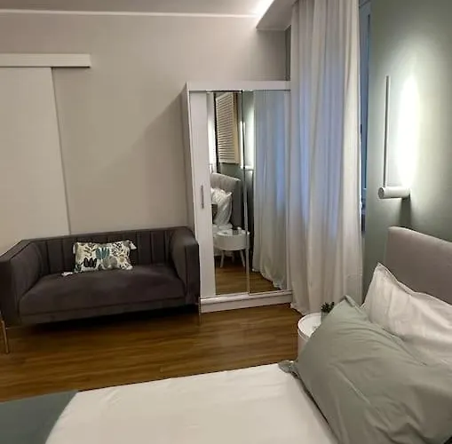 Apartament The Captain's Zephyr- Center Leonardo Academy Sesto Calende