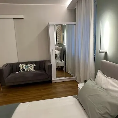 Apartment The Captain's Zephyr- Center Leonardo Academy Sesto Calende